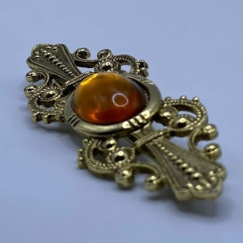 Vintage Victorian Gothic Gold Amber Glass Cabochon Filigree Ornate Brooch 3